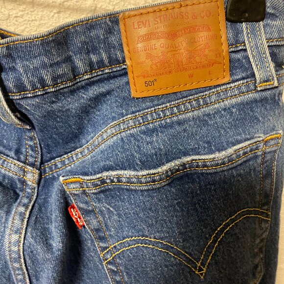 Women Levis Premium 501 Cropped Straight Button Fly Jeans Raw Hem Blue 27x28 - Picture 4 of 9